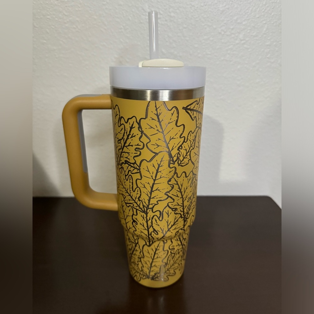 30 oz Stanley with engraved oak leaves - Picture 2 of 3
